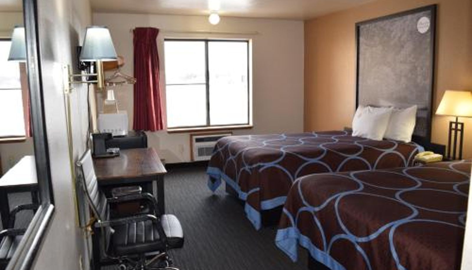 Zimmer - AmeriVu Inn and Suites Shawano WI