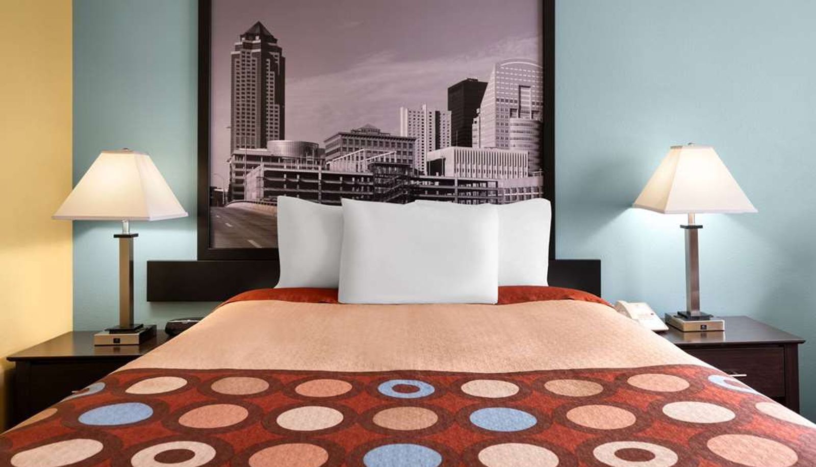 Room - Super 8 by Wyndham Dyersville near Field of Dreams