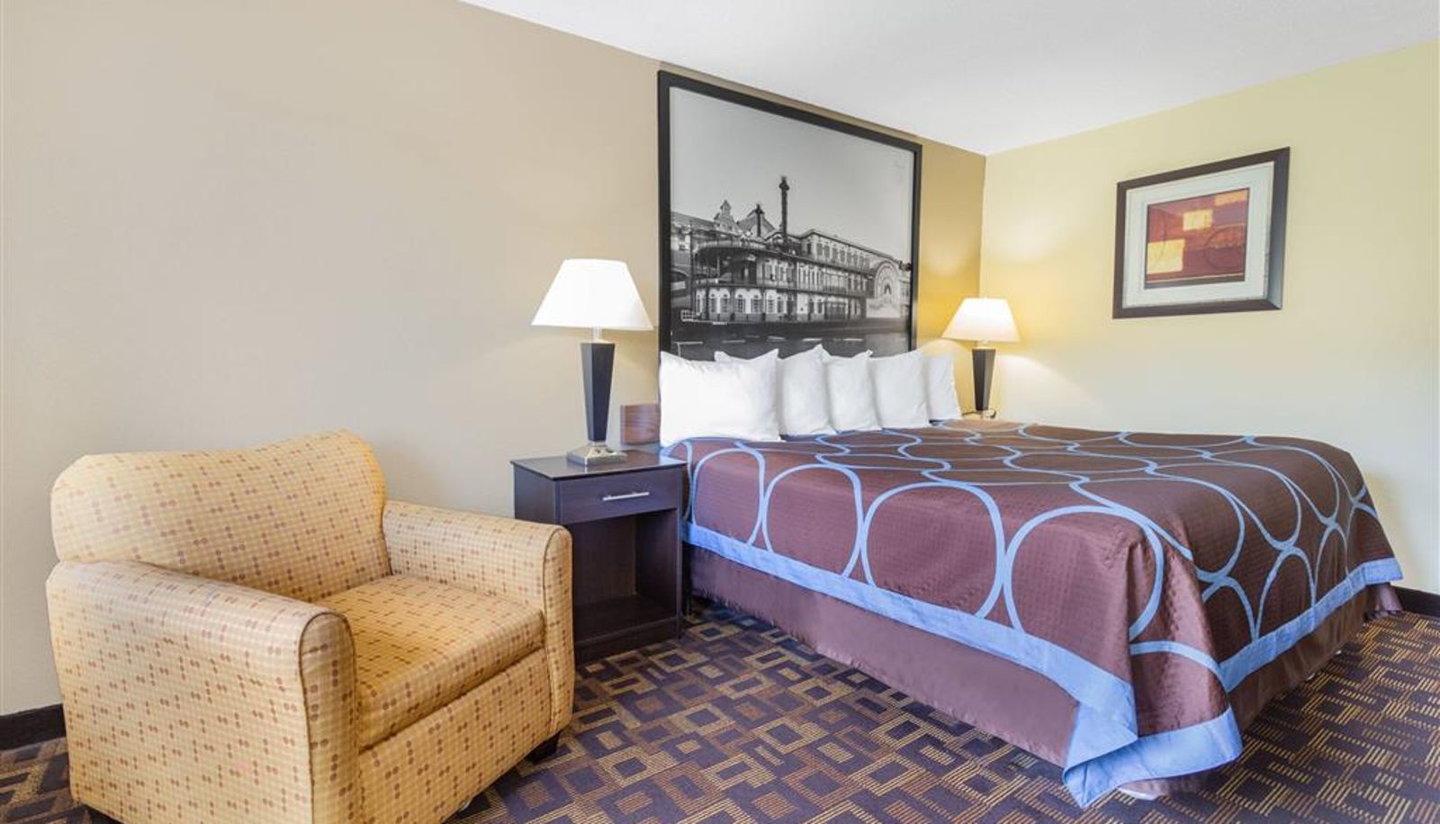 Room - Super 8 by Wyndham Decorah