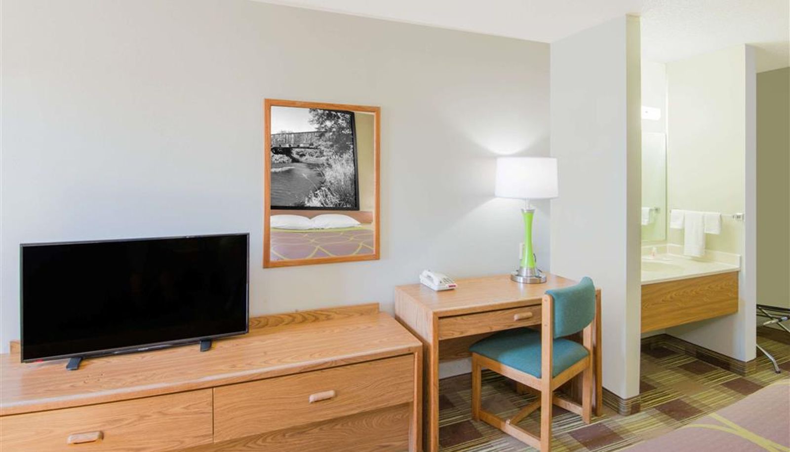 Zimmer - Super 8 by Wyndham Toledo