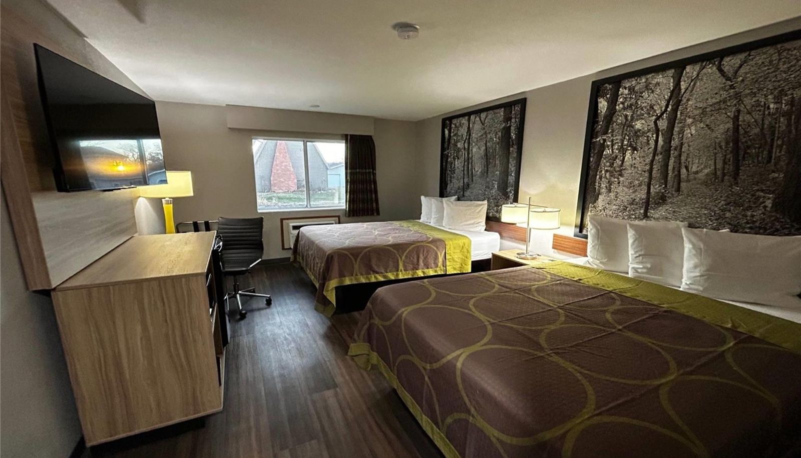 Room - Super 8 by Wyndham Pella