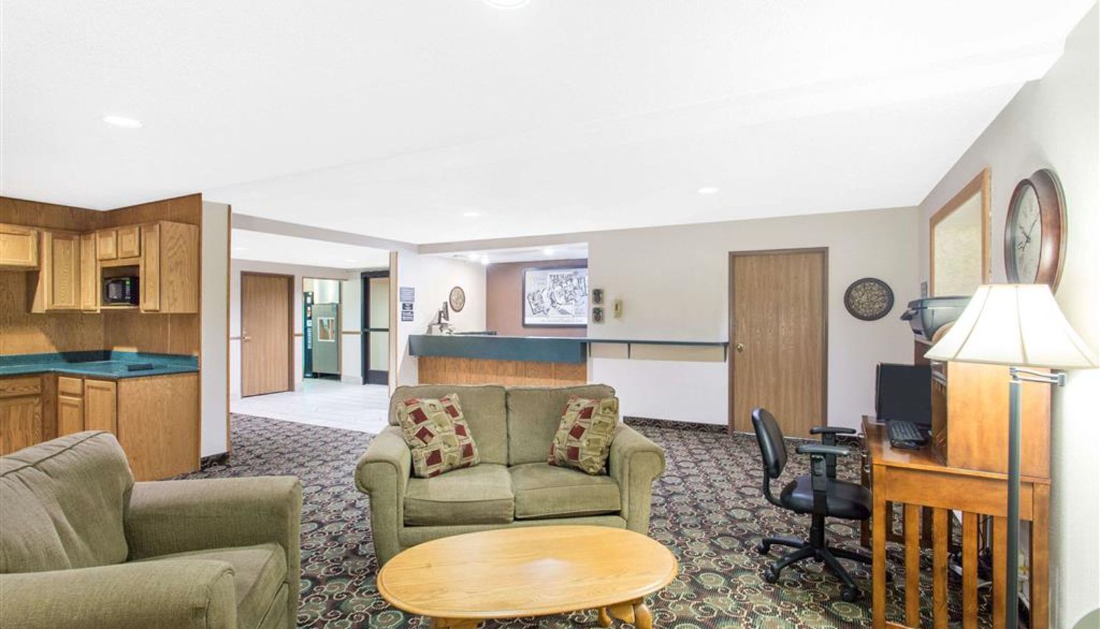 Hall - Super 8 by Wyndham Dodgeville
