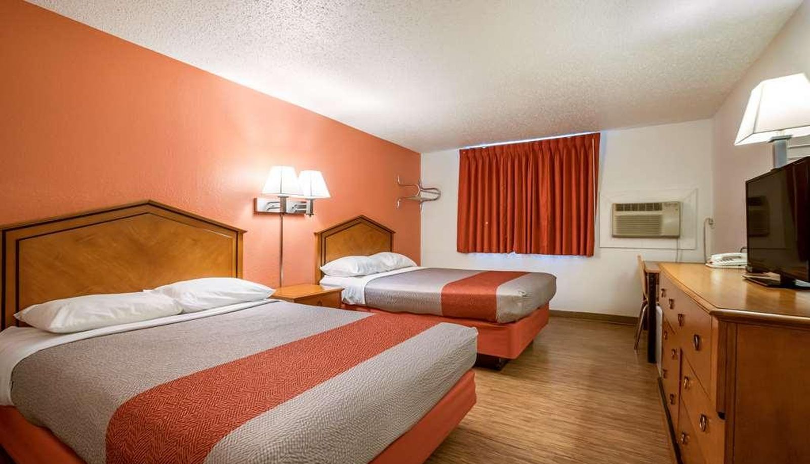 Standard room (double) - Howard Johnson by Wyndham Albert Lea
