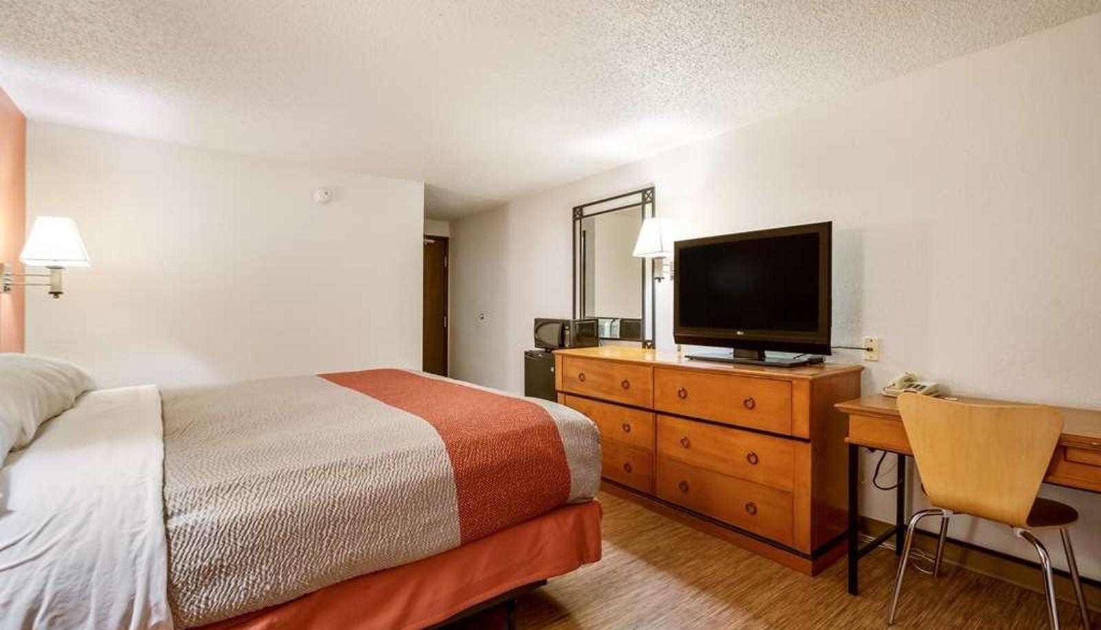 Standard room (double) - Howard Johnson by Wyndham Albert Lea