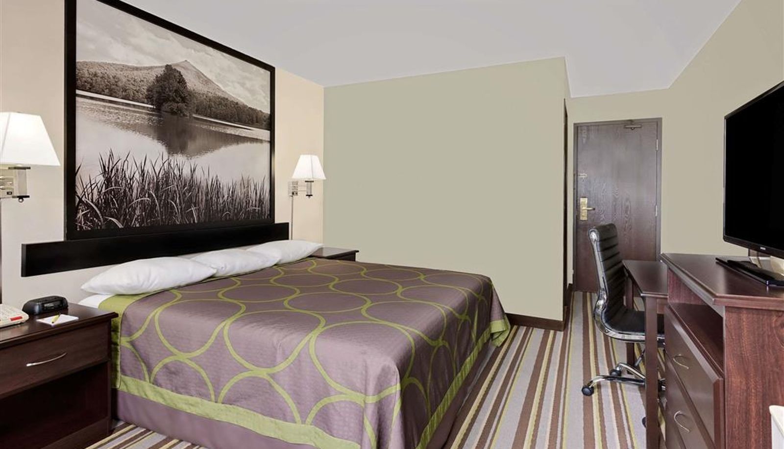 Room - Super 8 by Wyndham Waynesboro
