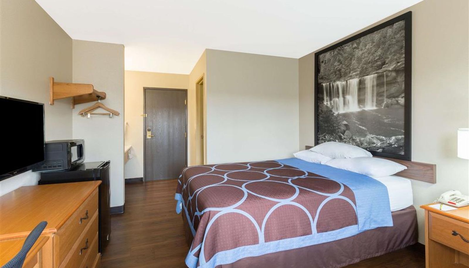 Room - Super 8 by Wyndham Radcliff Ft. Knox Area