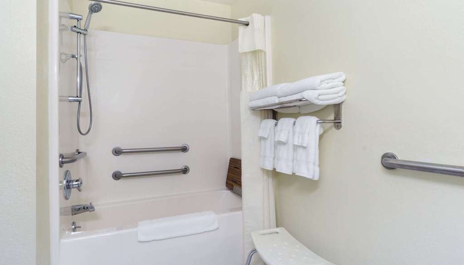 Room - Baymont by Wyndham Huber Heights Dayton
