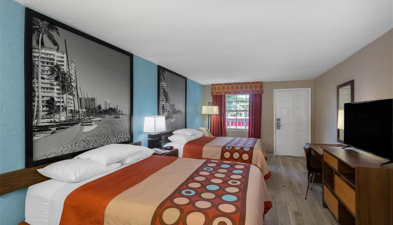 Room - Super 8 by Wyndham Bradenton Sarasota Area