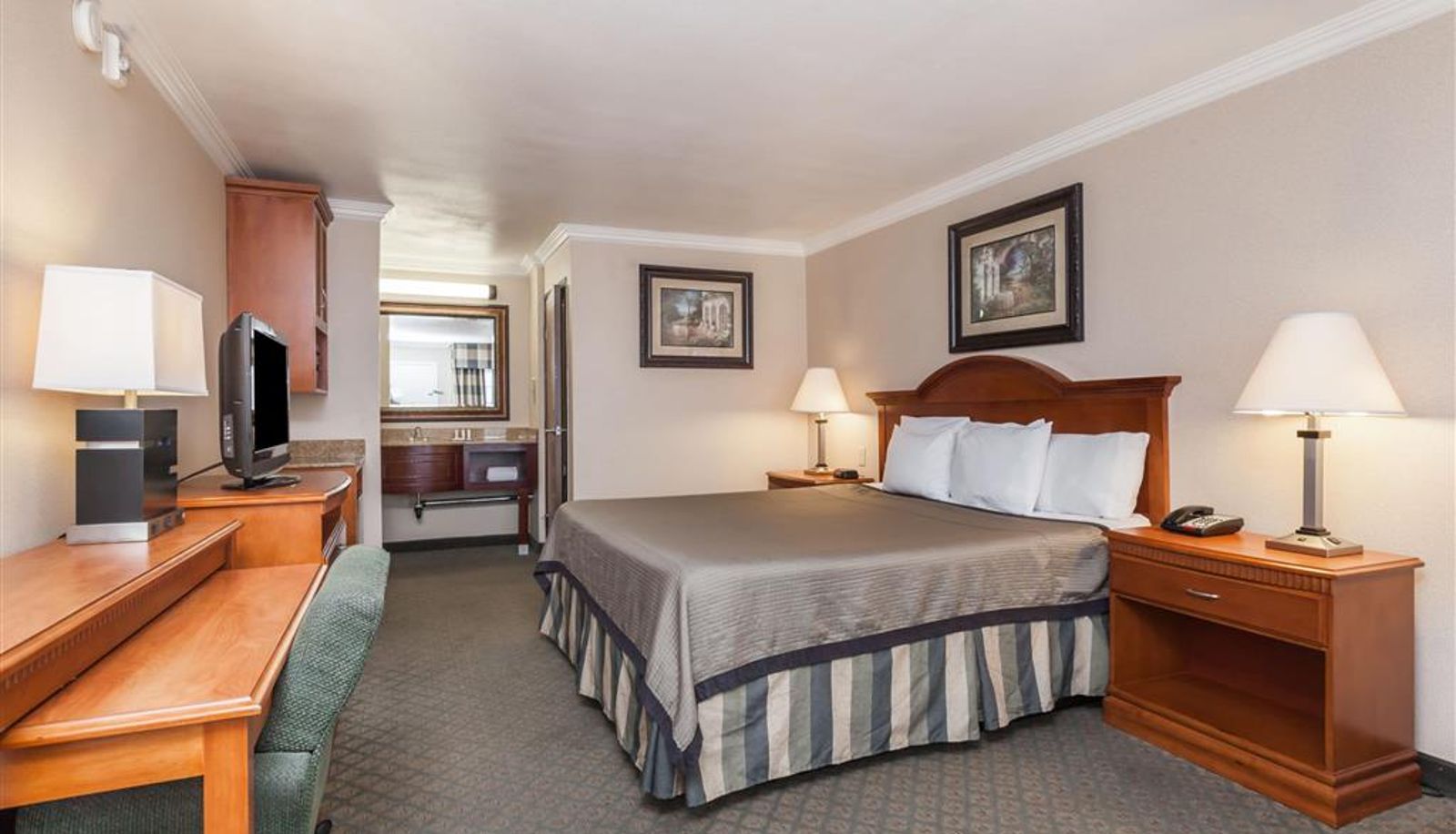Zimmer - Travelodge by Wyndham Sylmar CA