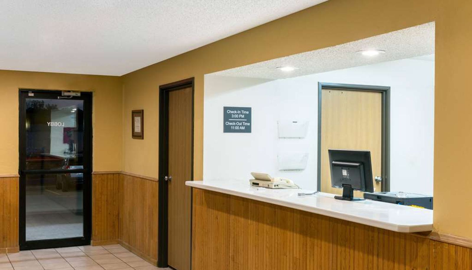 Lobby - Super 8 by Wyndham Warrenton