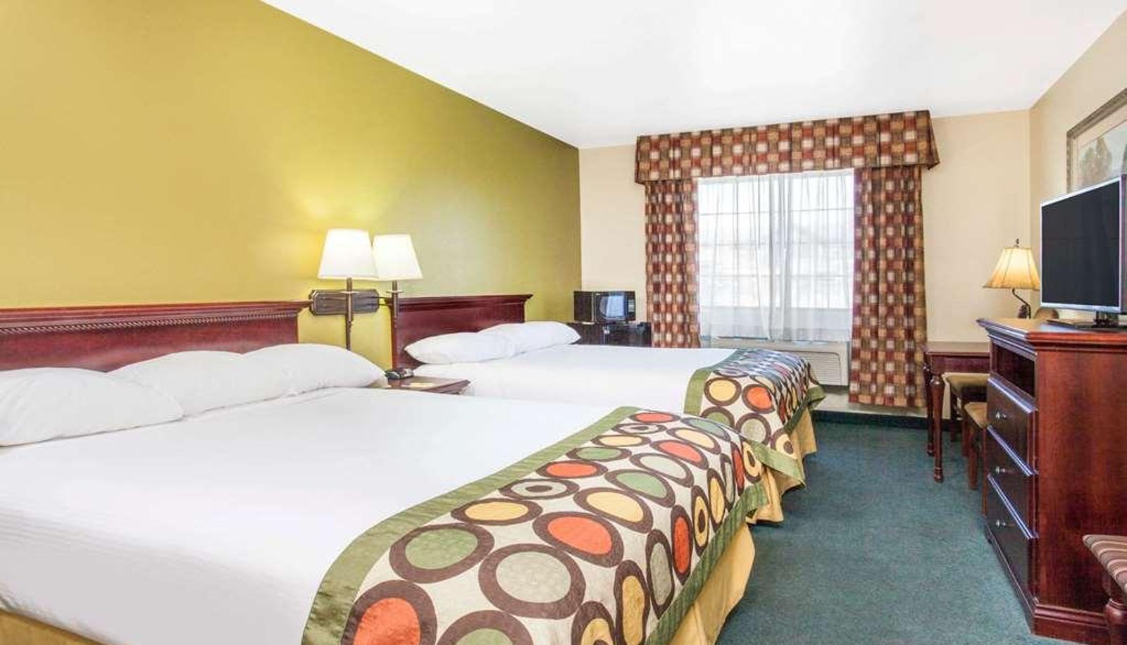Quadruple room - Super 8 by Wyndham McCall