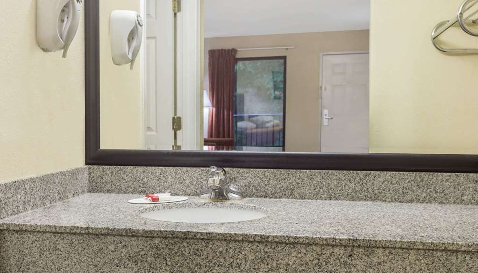 Room - Super 8 by Wyndham Decatur/Lithonia/Atl Area