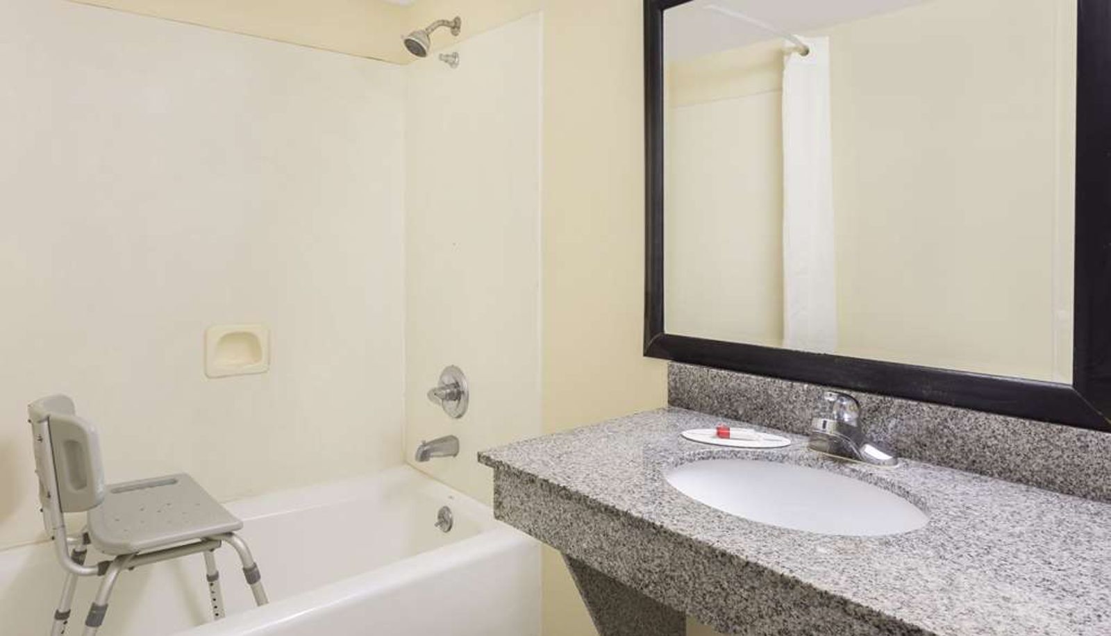 Room - Super 8 by Wyndham Decatur/Lithonia/Atl Area