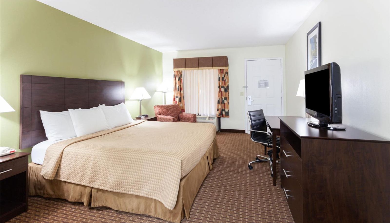 Room - Super 8 by Wyndham Decatur/Dntn/Atlanta Area