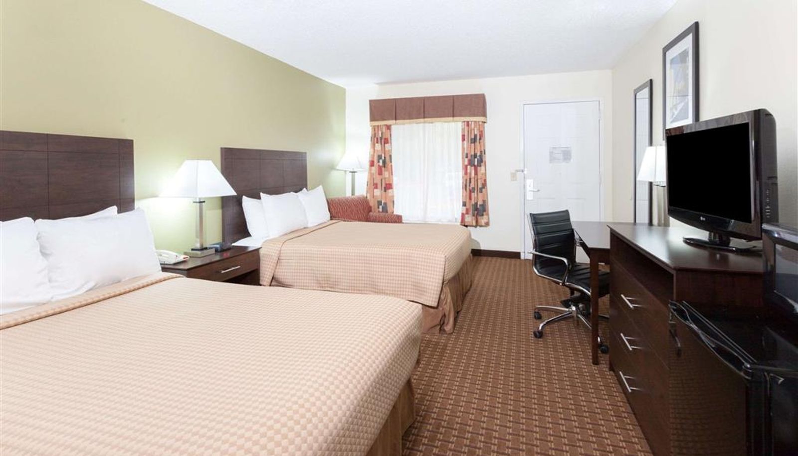 Room - Super 8 by Wyndham Decatur/Dntn/Atlanta Area