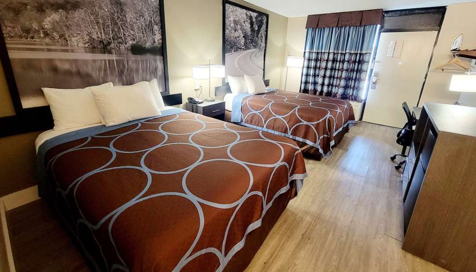 Room - Super 8 by Wyndham Marion NC