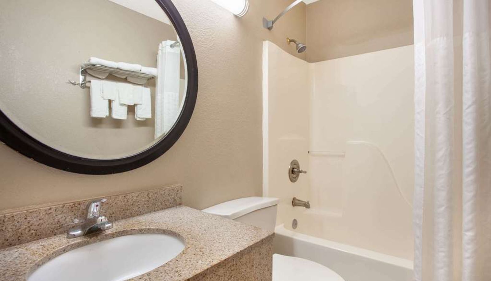 Zimmer - Super 8 by Wyndham Waycross GA
