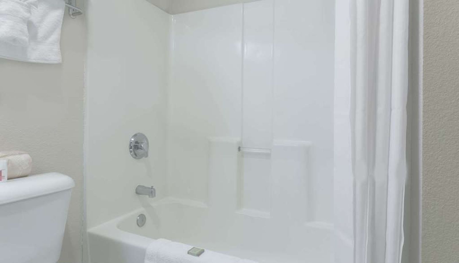 Room - Super 8 by Wyndham Dixon/UC Davis