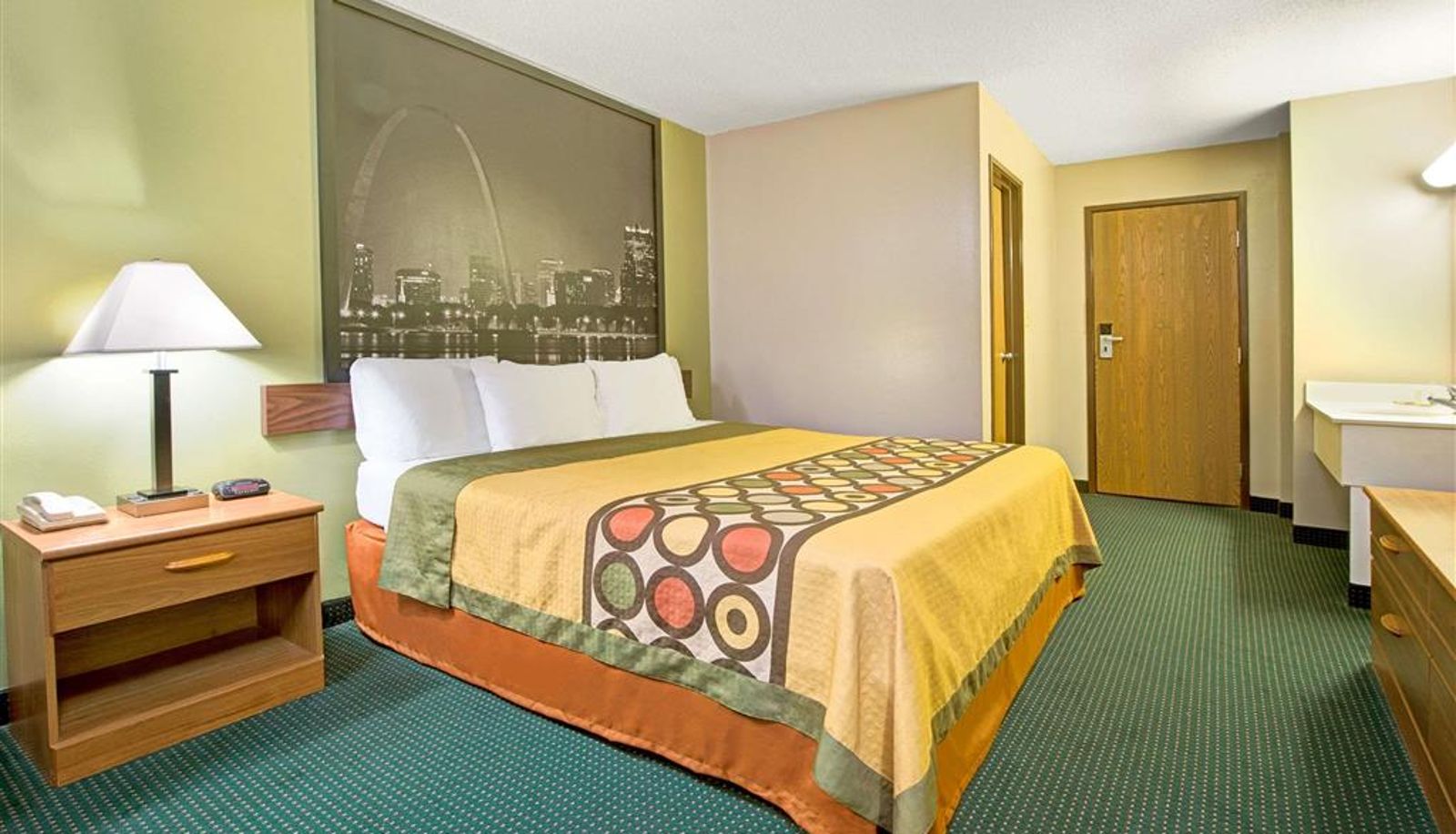 Zimmer - Super 8 by Wyndham Eureka/Six Flags Nearby