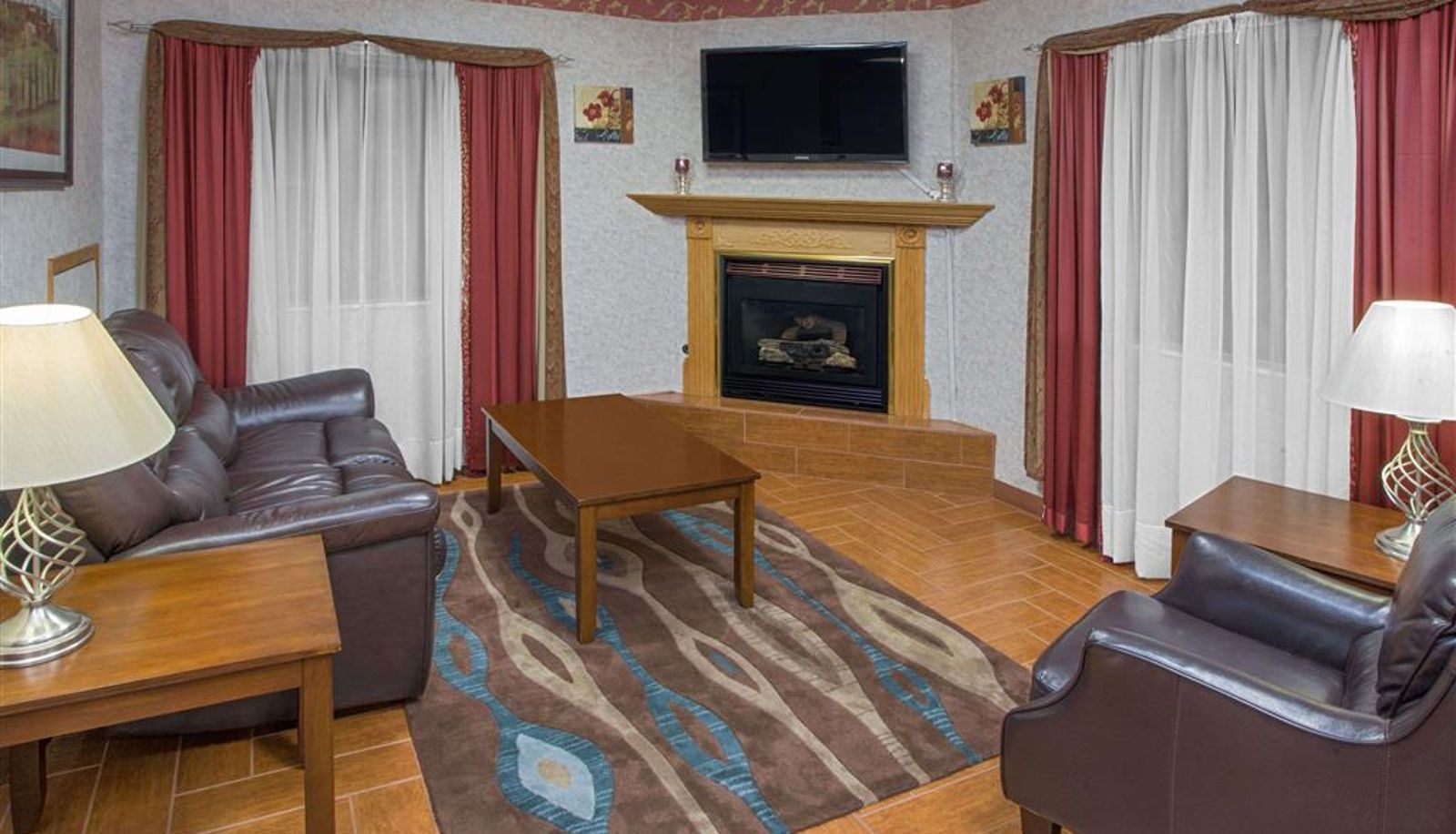 Hall - Super 8 by Wyndham Three Rivers
