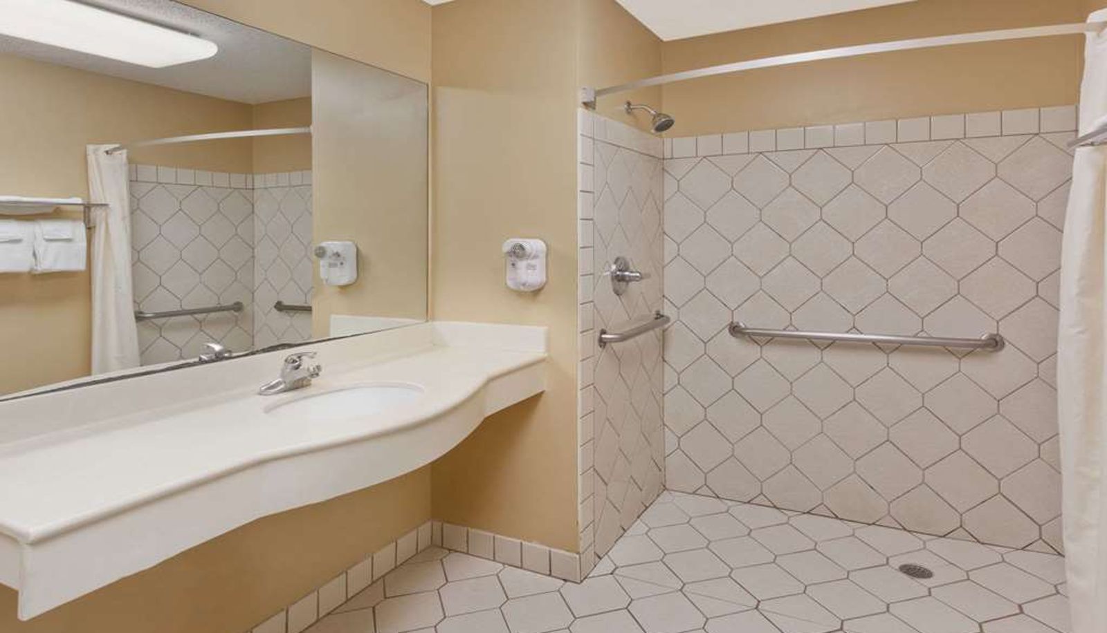 Zimmer - Super 8 by Wyndham Ft. Oglethorpe GA/Chatt TN Area