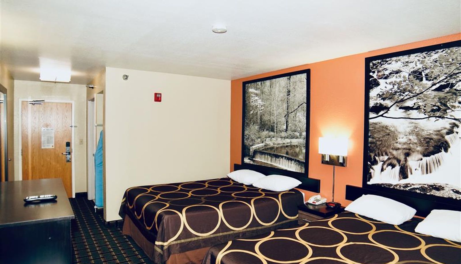 Room - Super 8 by Wyndham Crossville TN
