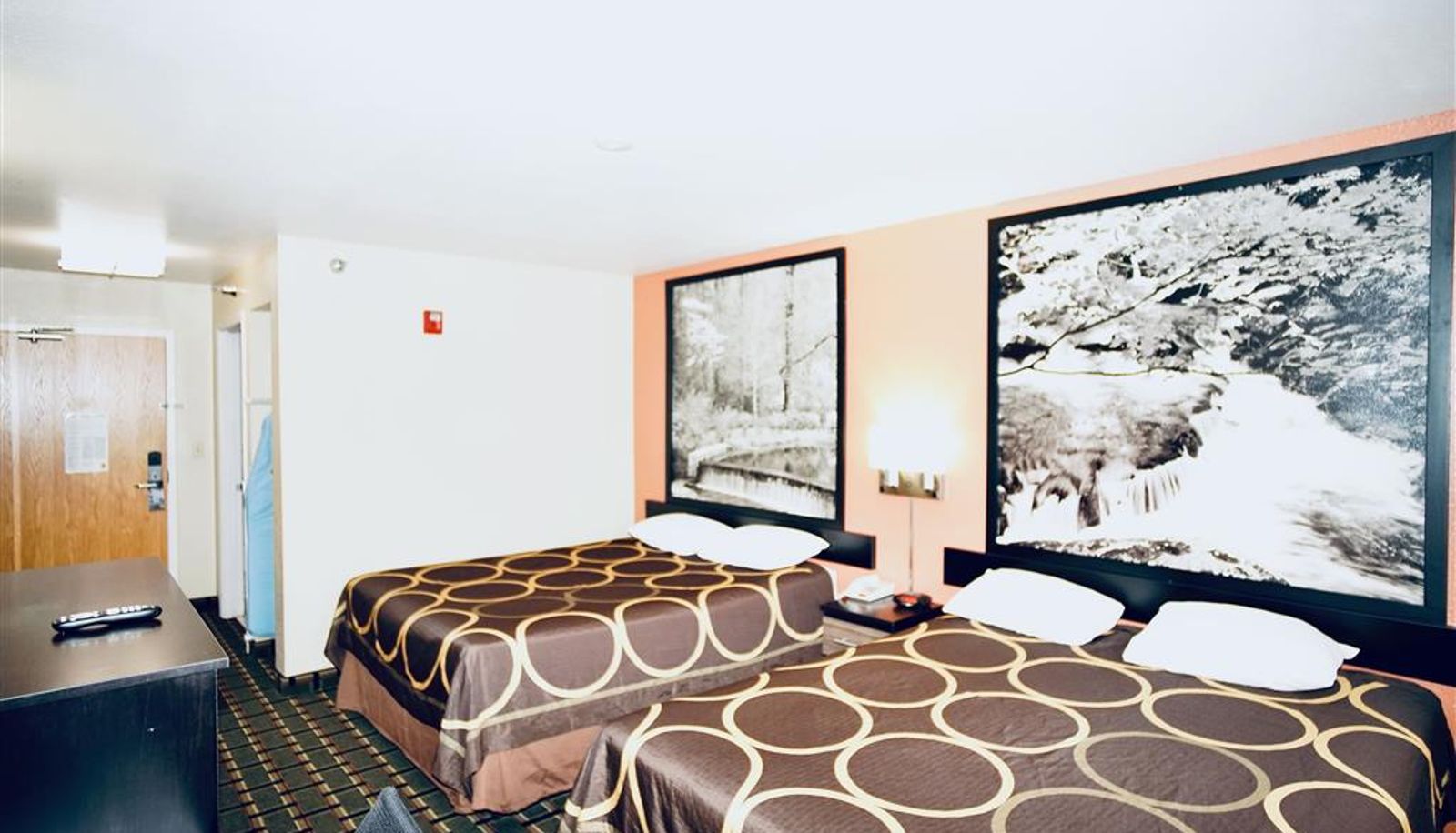 Room - Super 8 by Wyndham Crossville TN