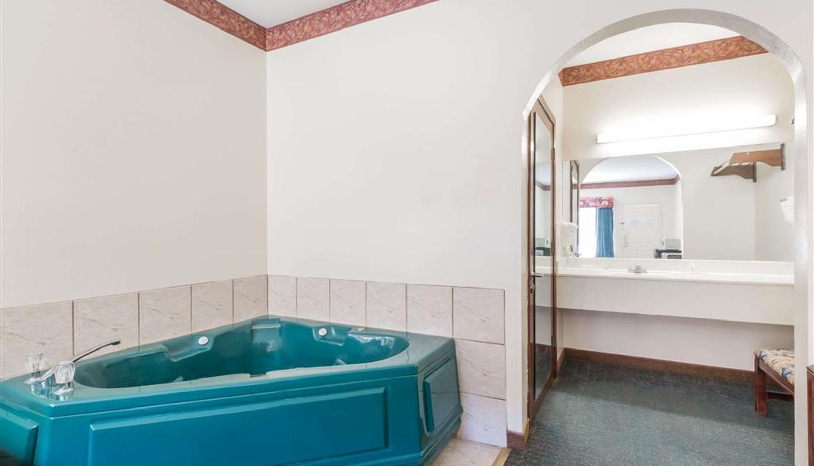 Suite - Super 8 by Wyndham Weslaco