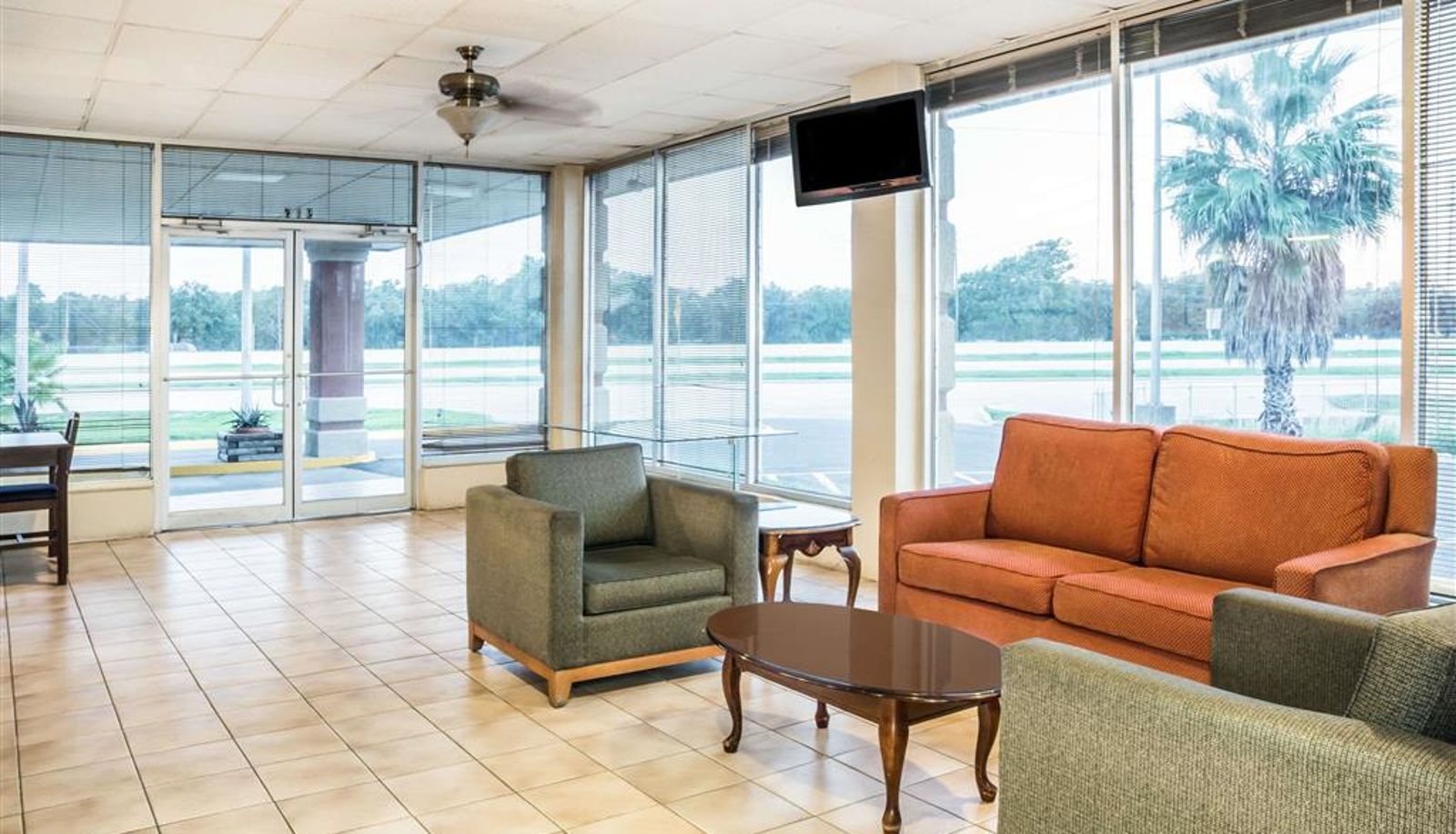 Lobby - Super 8 by Wyndham Lake Jackson/Clute