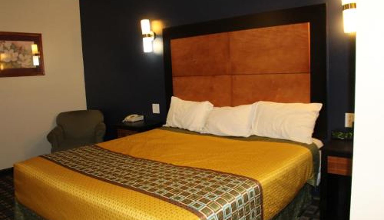 Camera - Home Gate Inn & Suites
