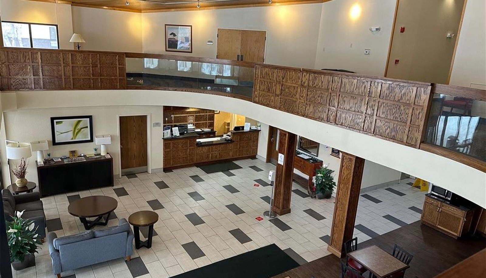 Hall - Baymont by Wyndham South Bend Near Notre Dame