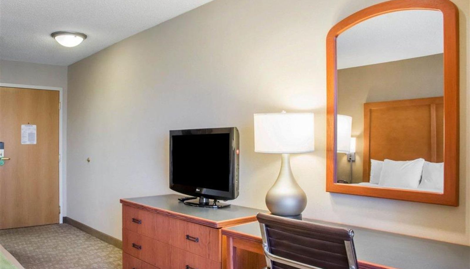 Zimmer - Comfort Inn & Suites West Chester - North Cincinnati