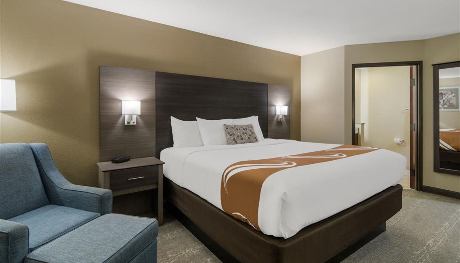 Room - Quality Inn & Suites Roanoke - Fort Worth North