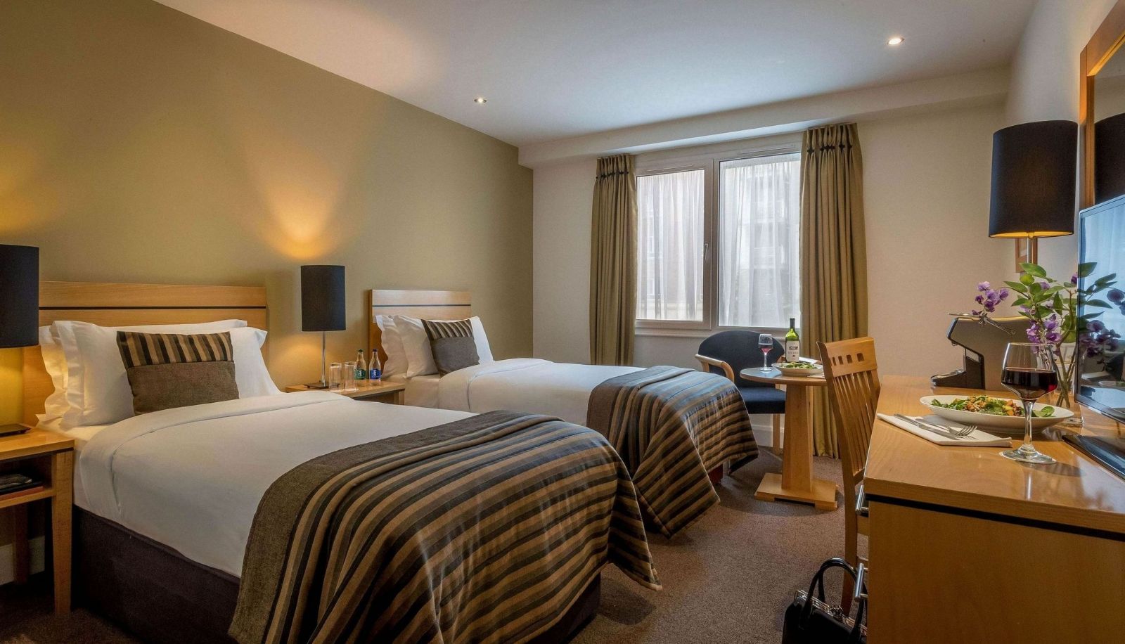 Room - Grand Canal Hotel