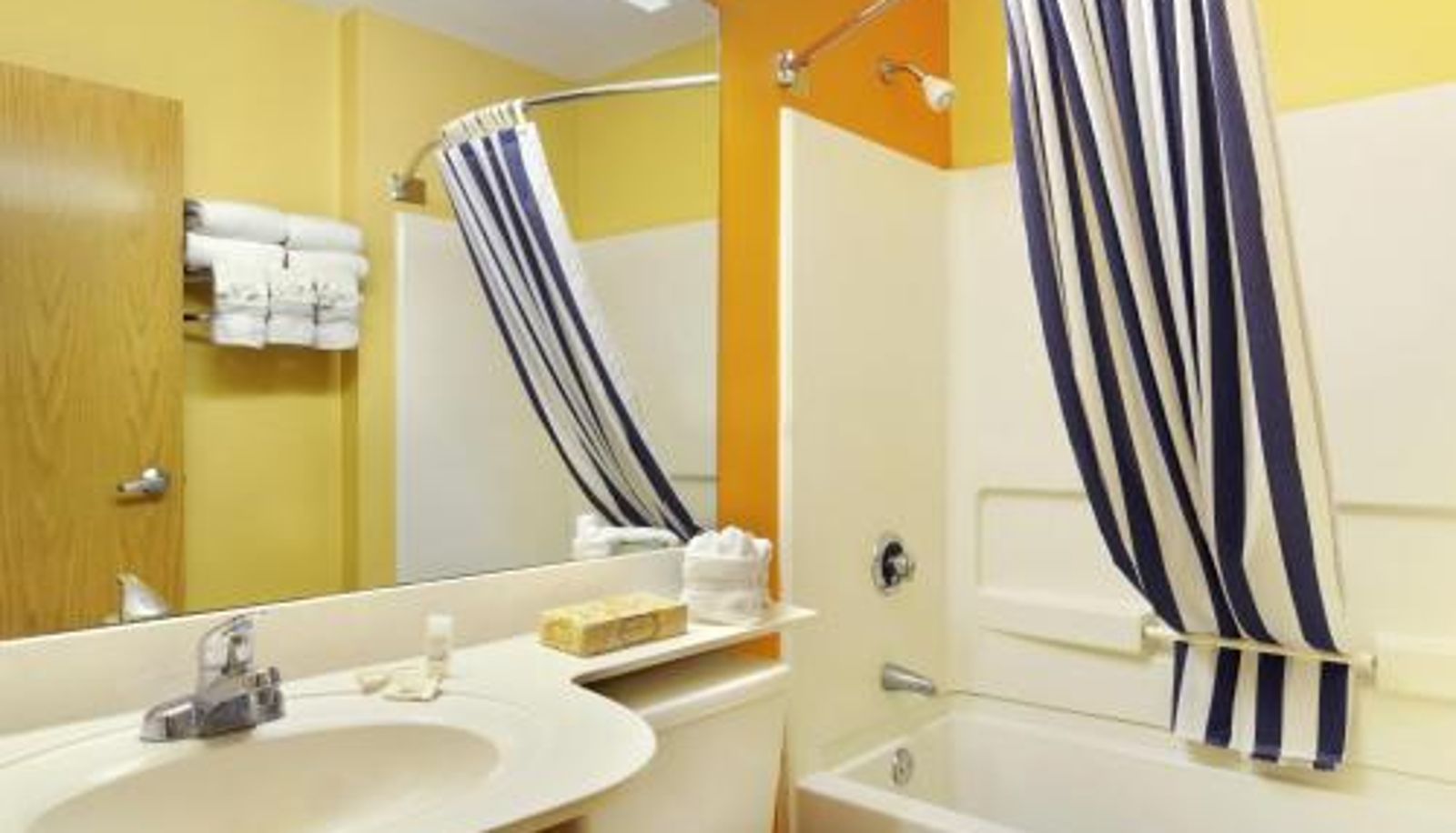 Zimmer - Hometown Inn & Suites Jacksonville Butler Blvd./Southpoint