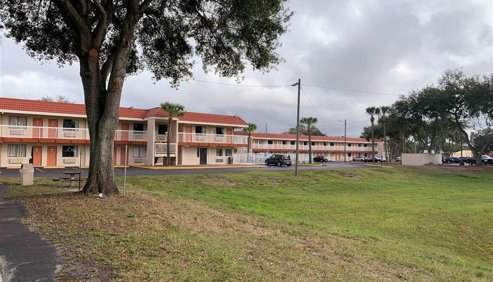 Widok na zewnątrz - FL Motel 6 Tampa