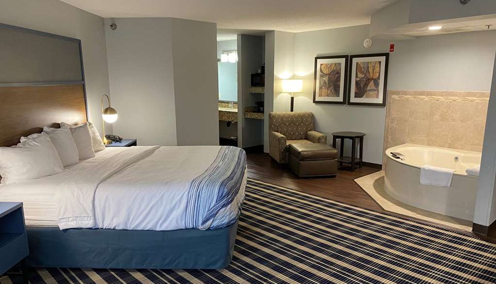 Kamer - AmericInn by Wyndham Chanhassen