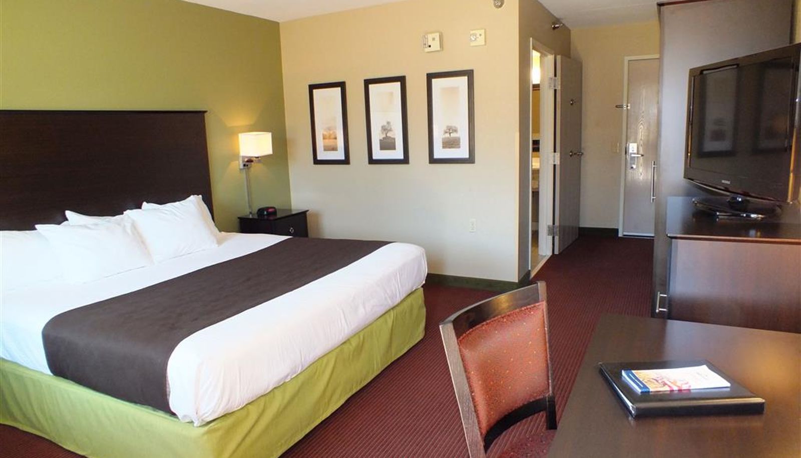 Room - AmericInn by Wyndham Okoboji