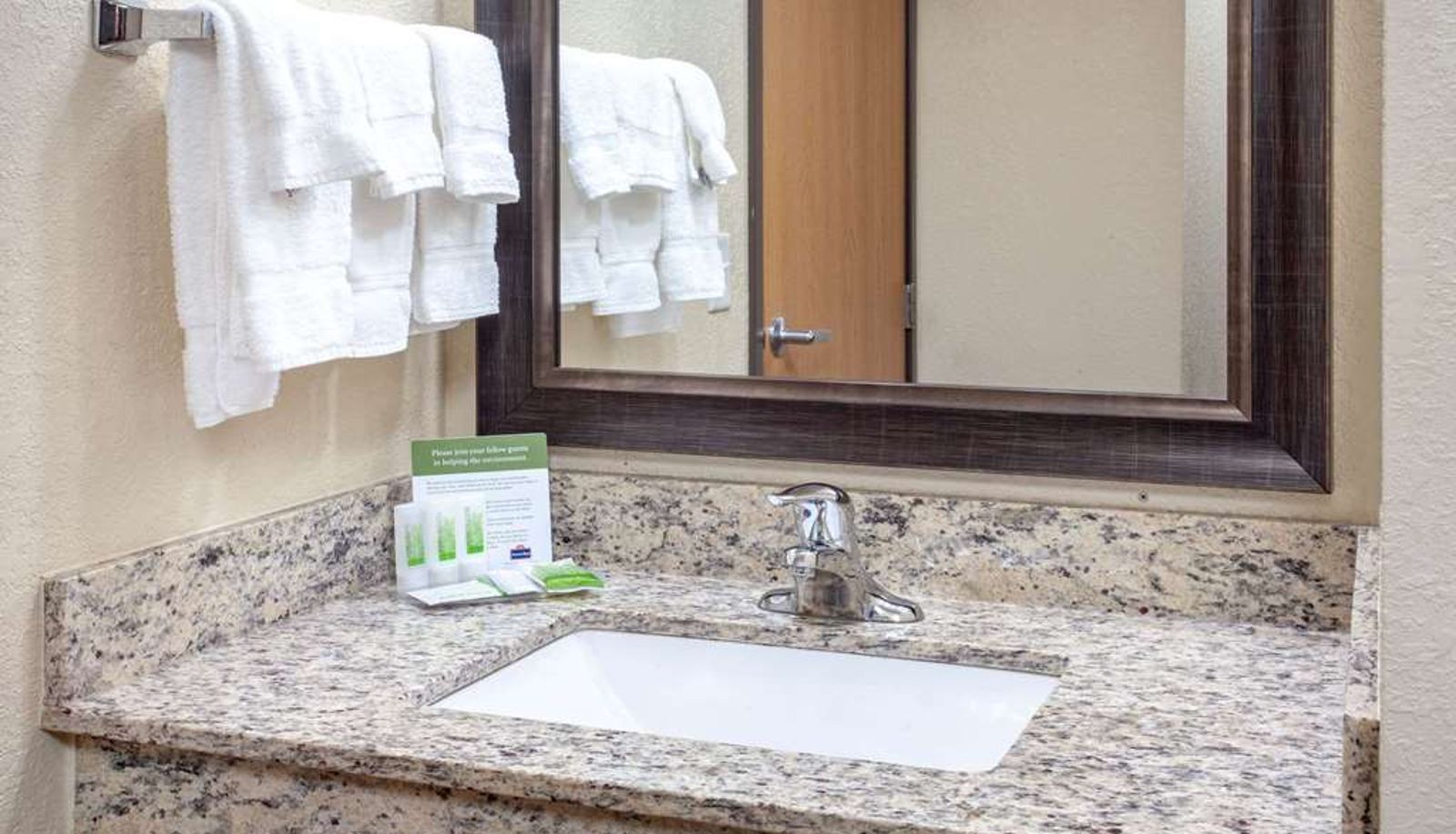 Zimmer - AmericInn by Wyndham Mankato Event Center