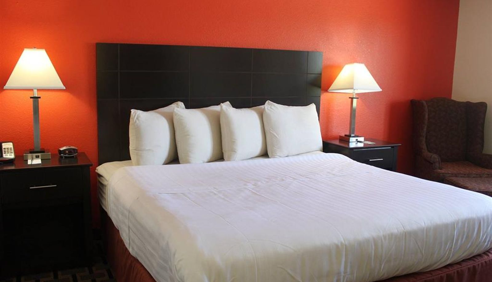 Room - AmericInn by Wyndham West Burlington