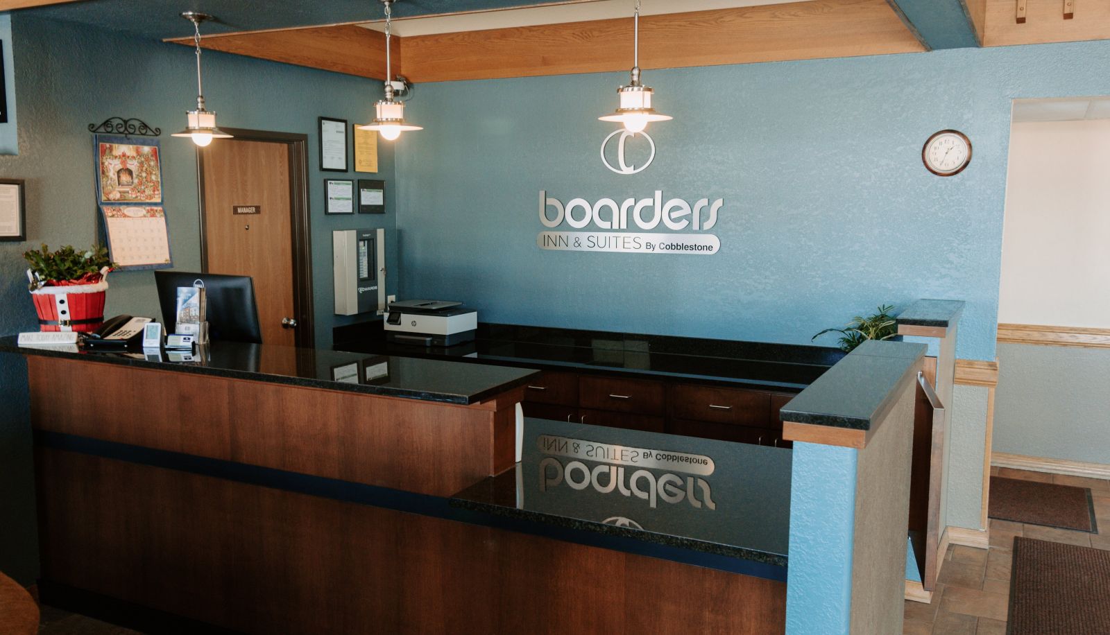 Lobby - Boarders Inn & Suites by Cobblestone Hotels - Medford