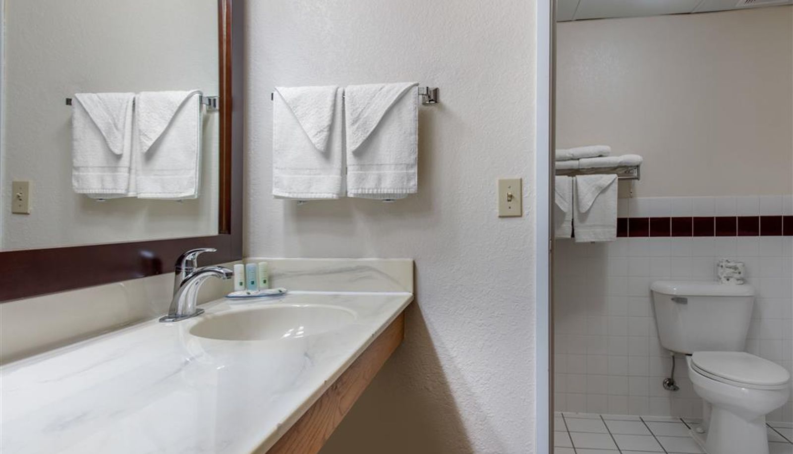 Camera - Quality Inn & Suites New Prague