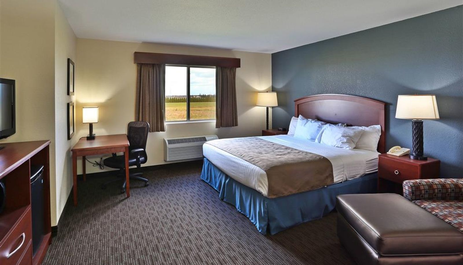 Room - AmericInn by Wyndham Bay City