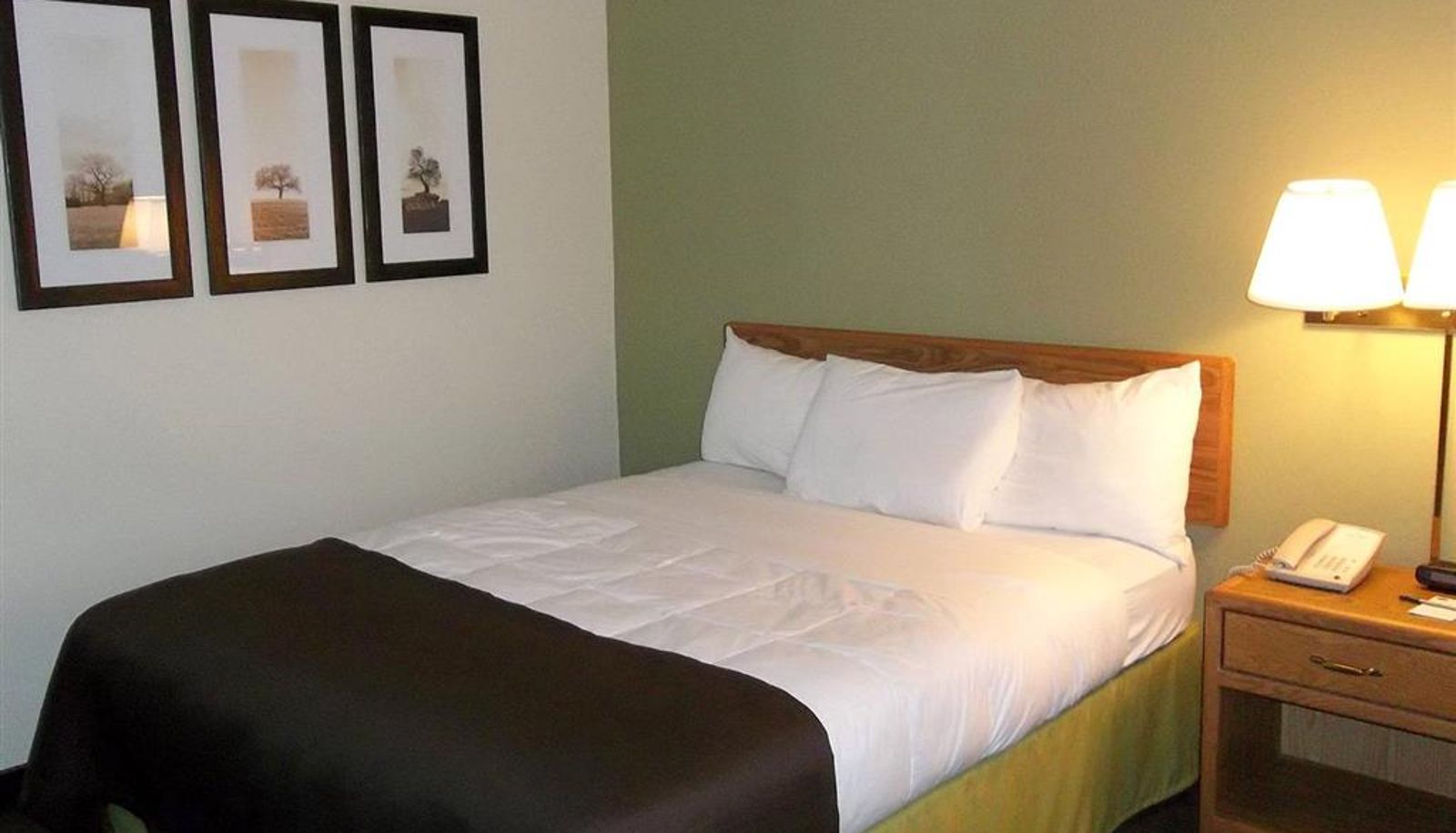 Room - AmericInn by Wyndham Grand Rapids