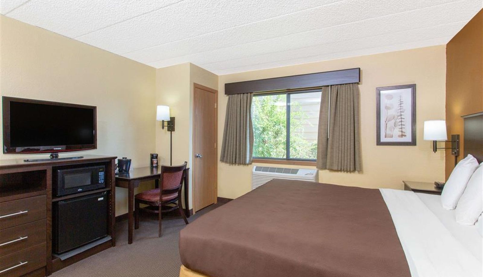 Room - AmericInn by Wyndham West Bend