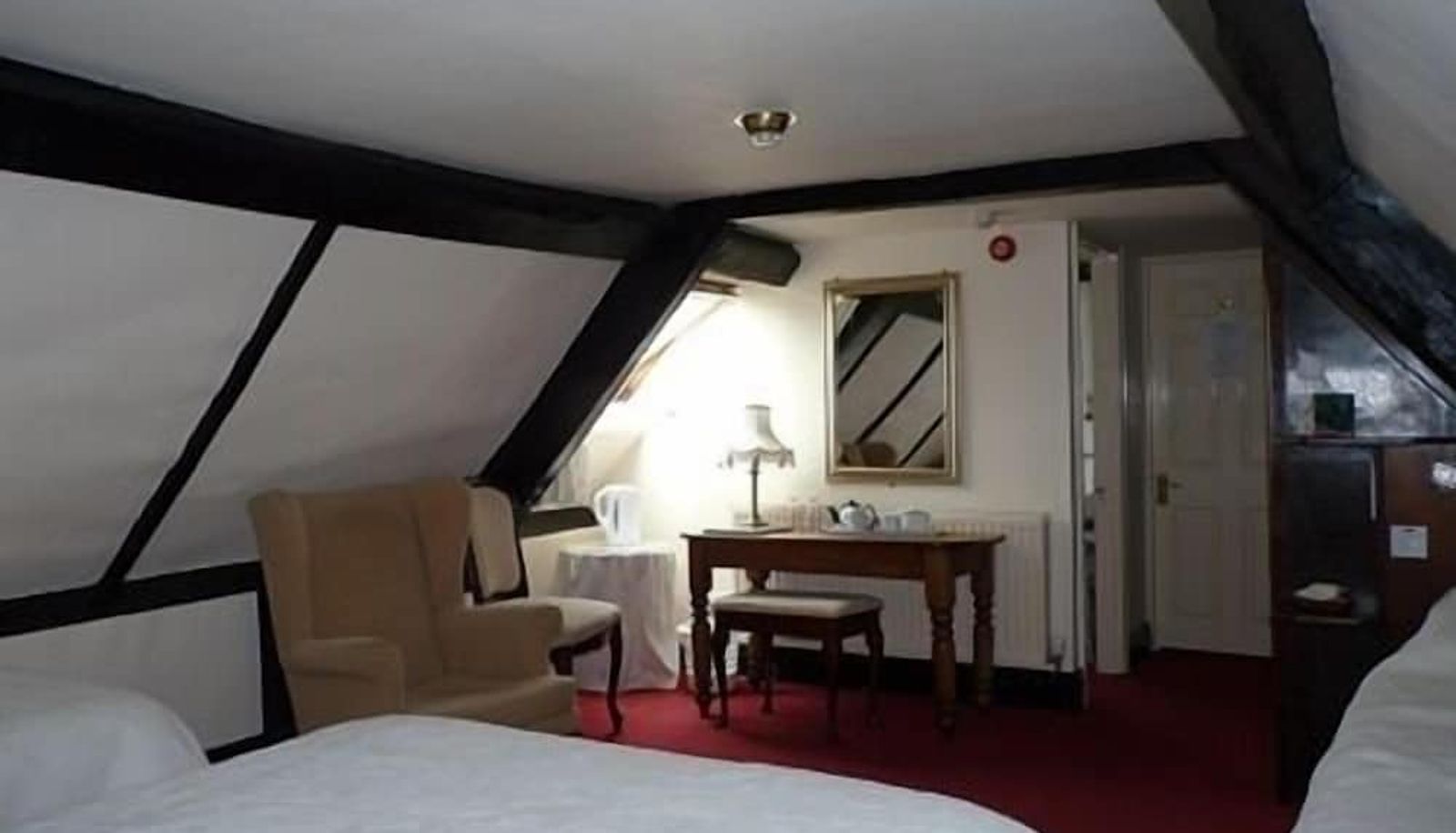 Camera standard - The Falcon Hotel