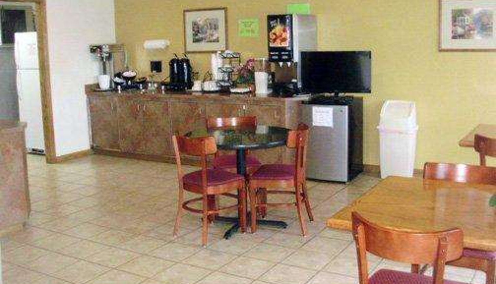 Restaurant - Rodeway Inn Salina North