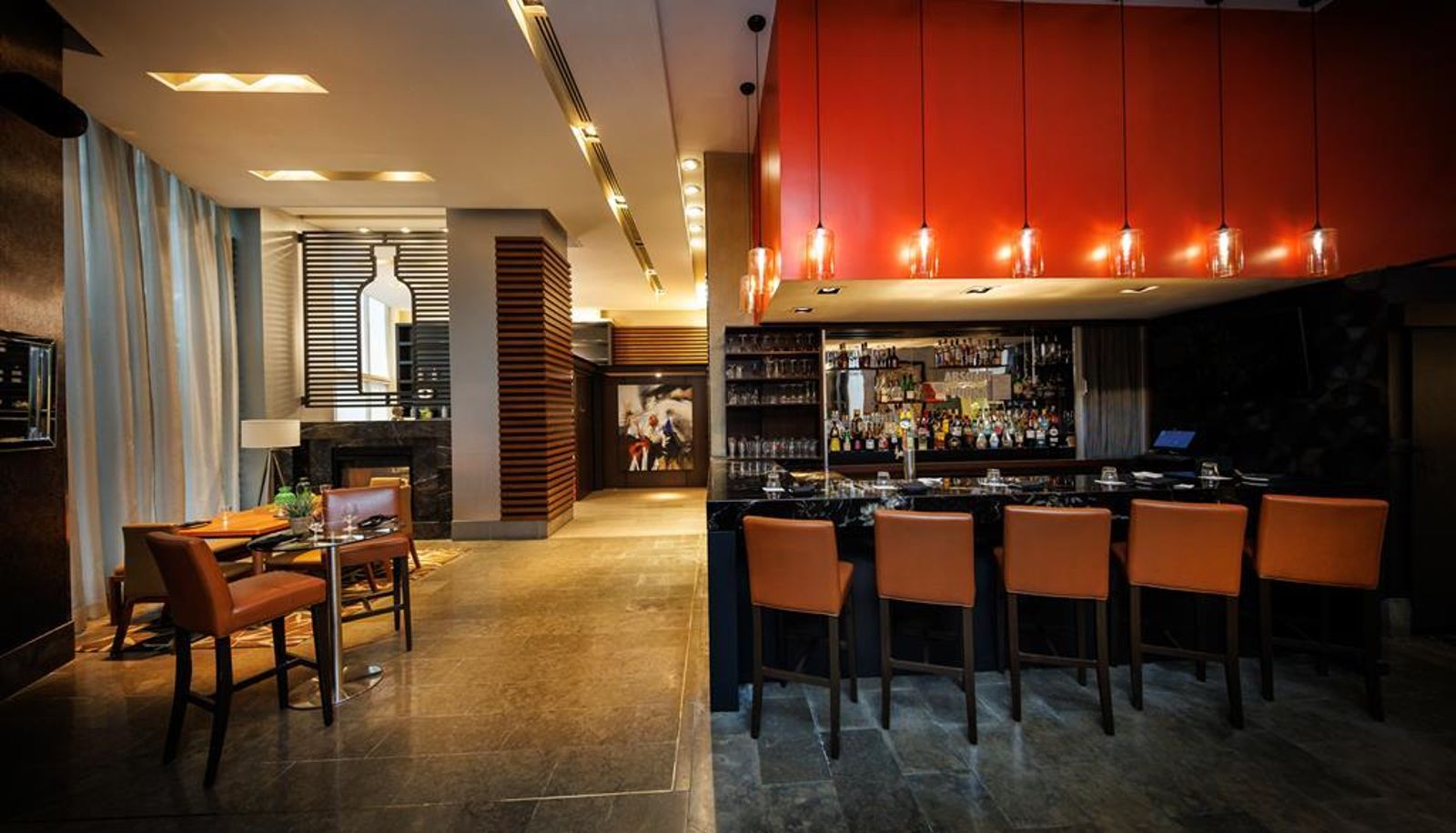 Bar - Pantages Hotel Toronto