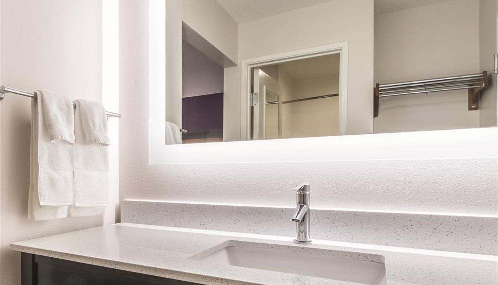 Chambre - La Quinta Inn & Suites by Wyndham Cleveland - Airport North