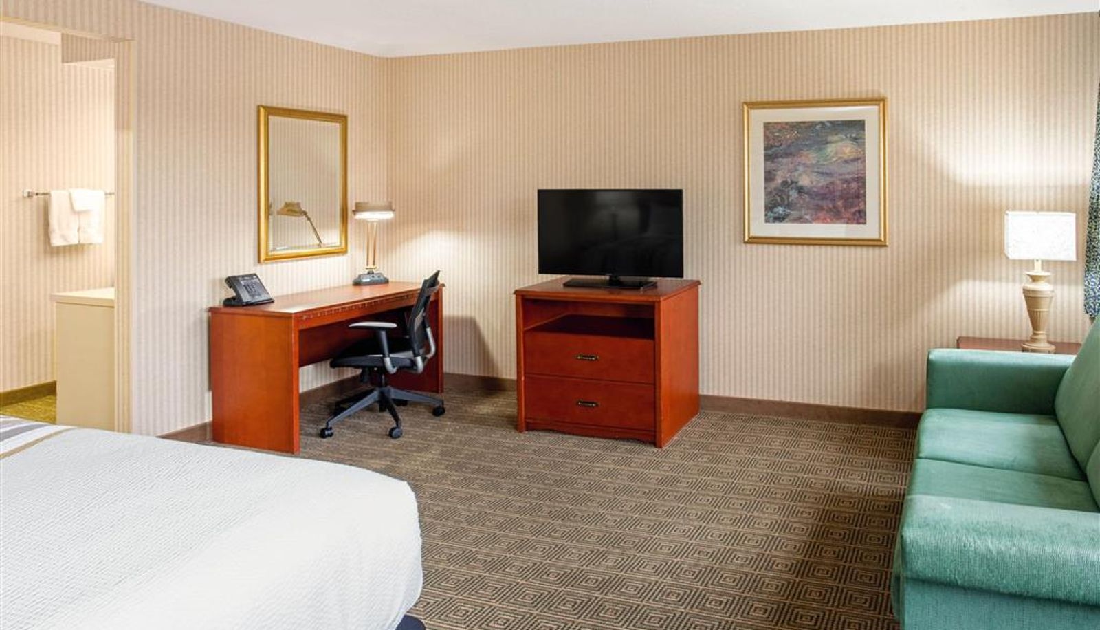 Room - La Quinta Inn & Suites by Wyndham Stevens Point